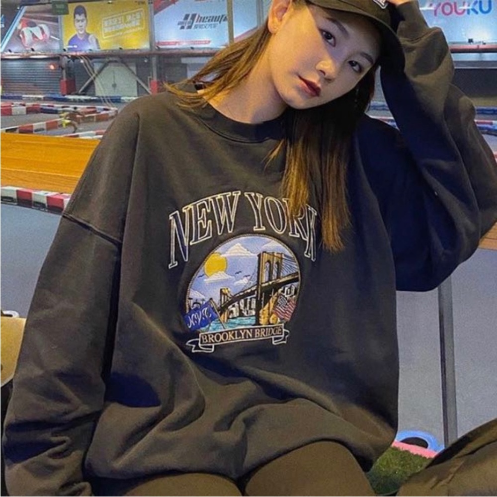 Brandy Melville Erica New York Sweatshirt - Picture 5 of 5